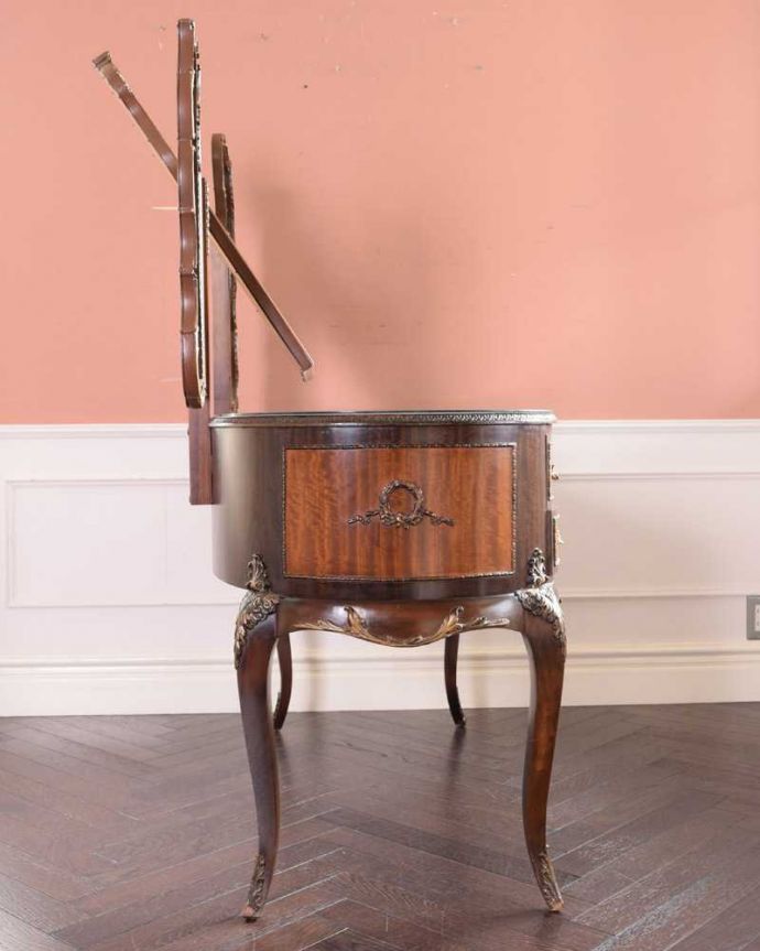 アンティークのドレッサー　アンティーク家具　アンティークのフレンチインテリア、三面鏡ドレッシングチェスト。横から見てもステキフランスらしく優雅な横顔。(d-1357-f)