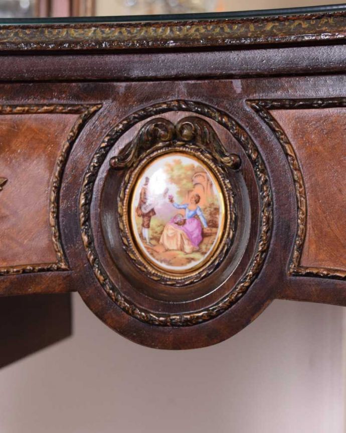 アンティークのドレッサー　アンティーク家具　アンティークのフレンチインテリア、三面鏡ドレッシングチェスト。フランスらしく美しい彫見ているだけで優雅な気分になっちゃう彫。(d-1357-f)