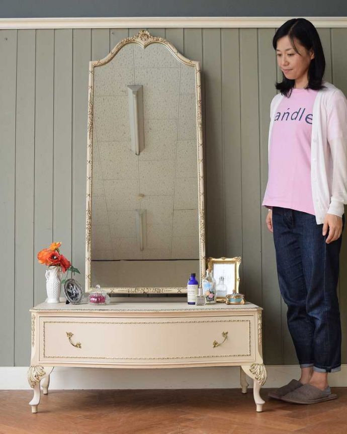 アンティークのドレッサー アンティーク家具 ミラーのフレームまで可愛いドレッシングテーブル(鏡台)、引き出し付きのスタンドミラー(姿見)。いつでもお姫様気分。(d-1363-f)