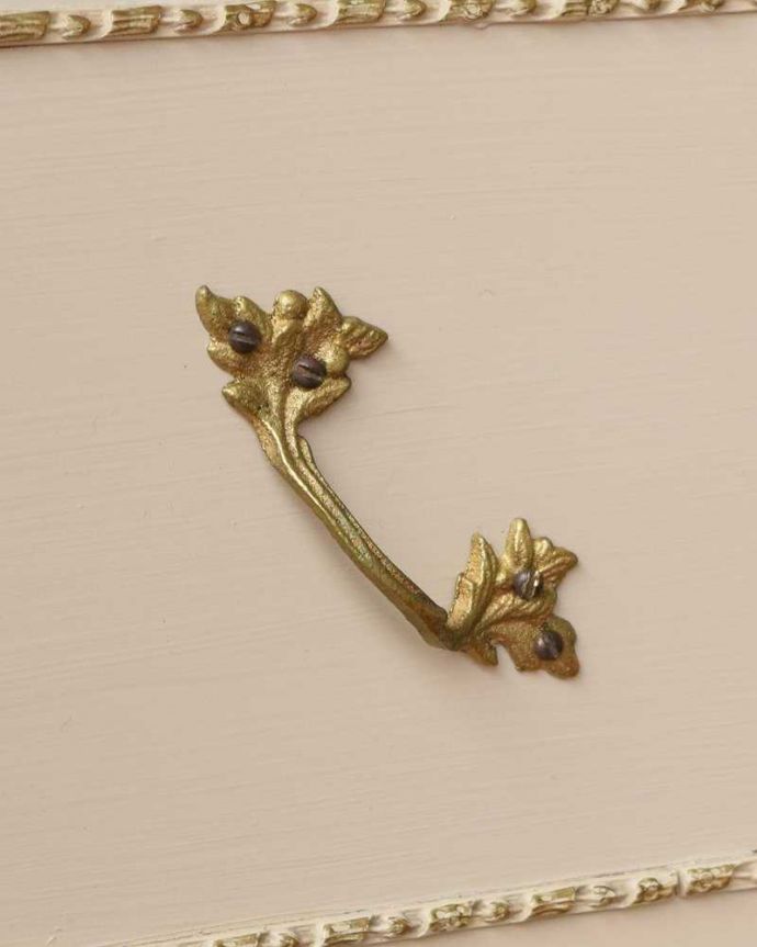 アンティークのドレッサー アンティーク家具 ミラーのフレームまで可愛いドレッシングテーブル(鏡台)、引き出し付きのスタンドミラー(姿見)。取っ手のデザインも優雅こんな小さなパーツにもこだわっているところがアンティーク家具のよさです。(d-1363-f)