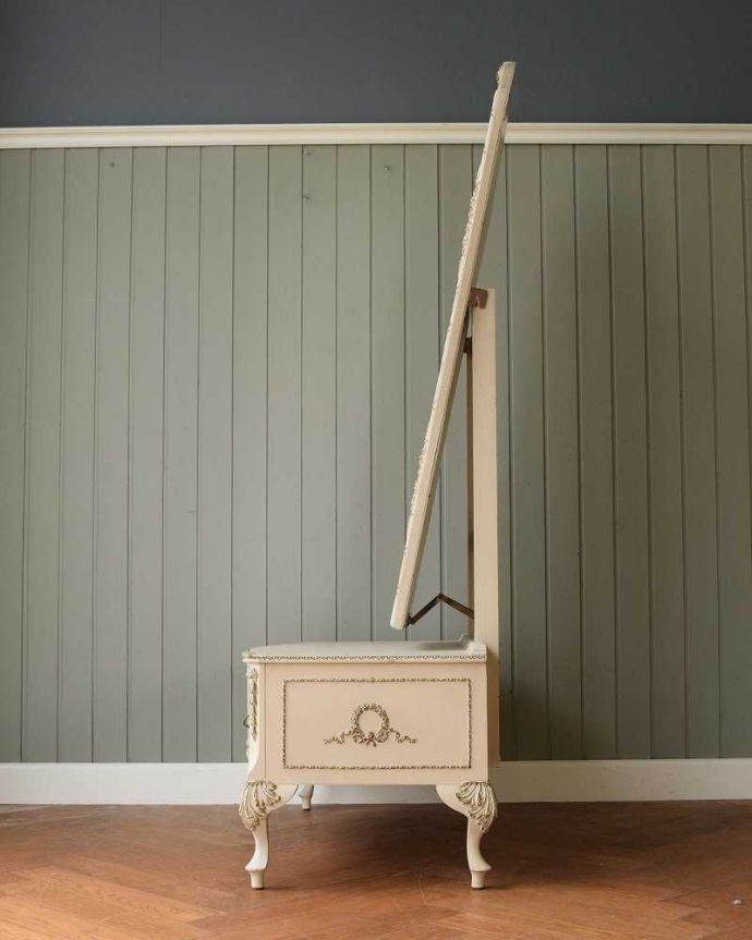 アンティークのドレッサー アンティーク家具 ミラーのフレームまで可愛いドレッシングテーブル(鏡台)、引き出し付きのスタンドミラー(姿見)。横から見てもステキフランスらしく優雅な横顔。(d-1363-f)