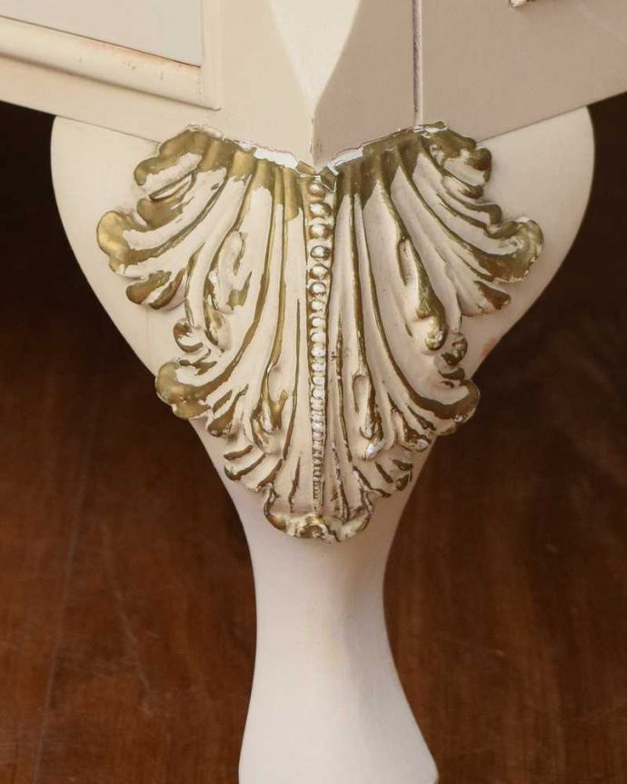 アンティークのドレッサー アンティーク家具 ミラーのフレームまで可愛いドレッシングテーブル(鏡台)、引き出し付きのスタンドミラー(姿見)。いろんな場所にこだわり彫のデザインもいろいろです。(d-1363-f)