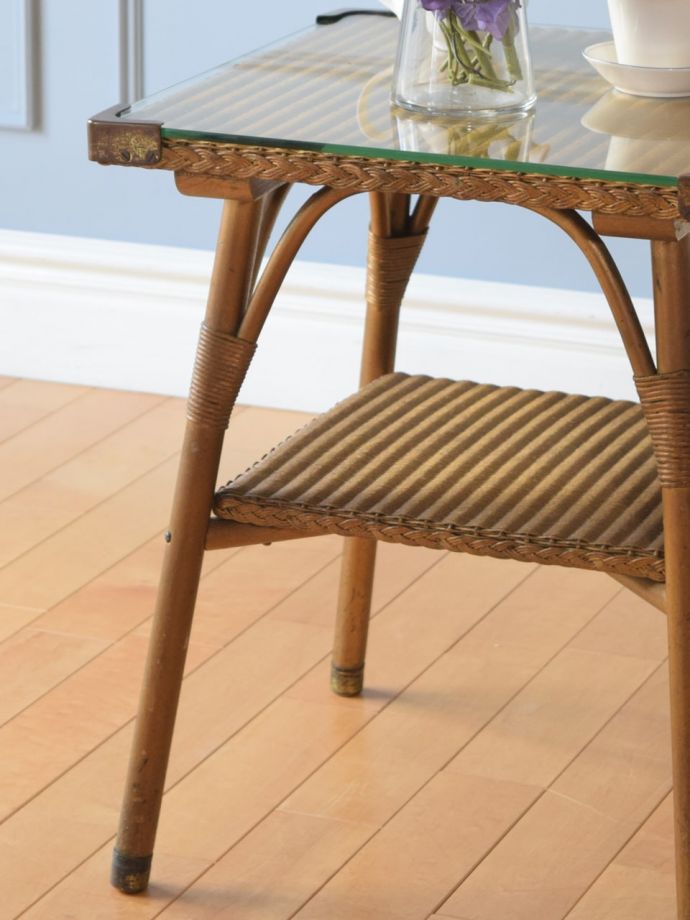 ロイドルームテーブルの色