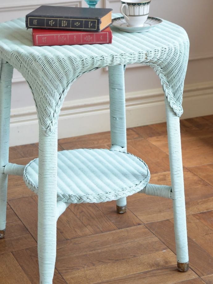 ロイドルームテーブルの色