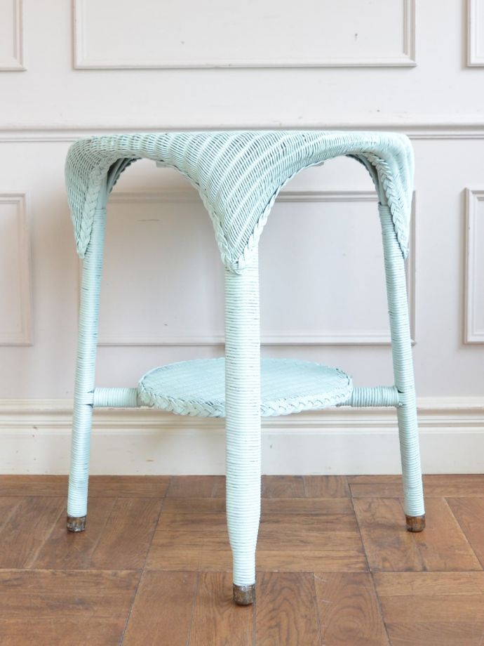 アンティークロイドルームテーブルの後ろ姿