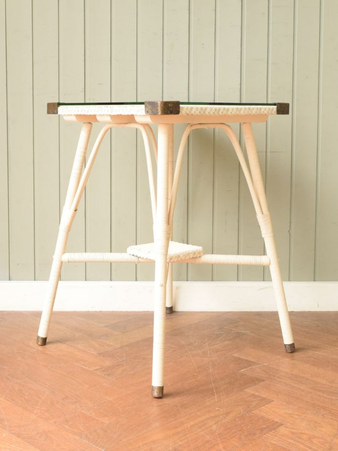 アンティークロイドルームテーブルの後ろ姿