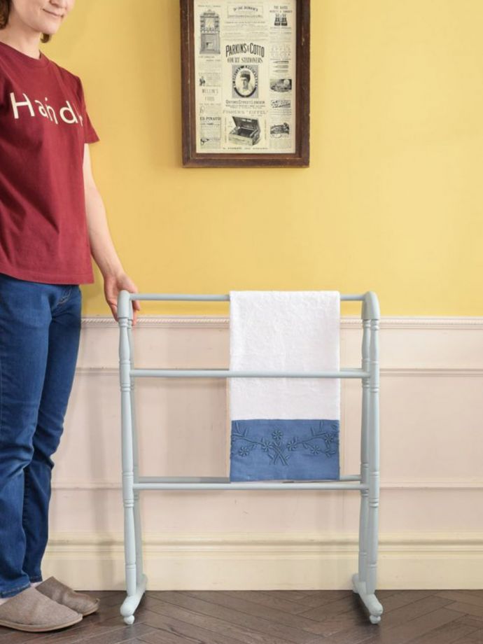 アンティークのタオルハンガー