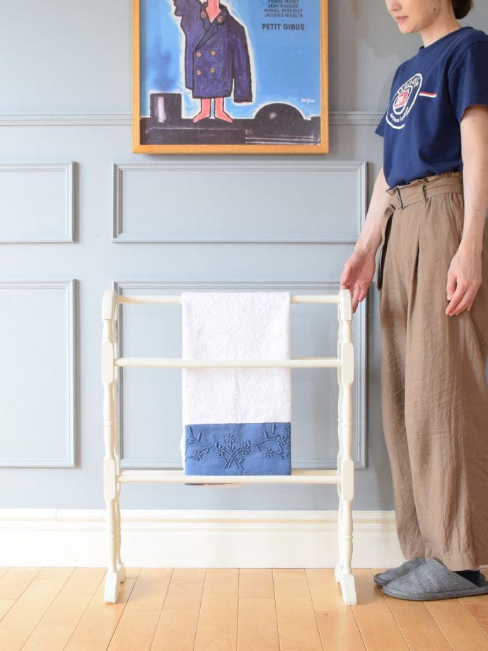 アンティークのタオルハンガー