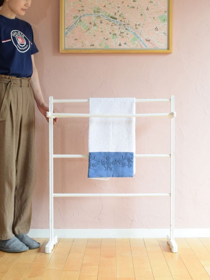 アンティークのタオルハンガー