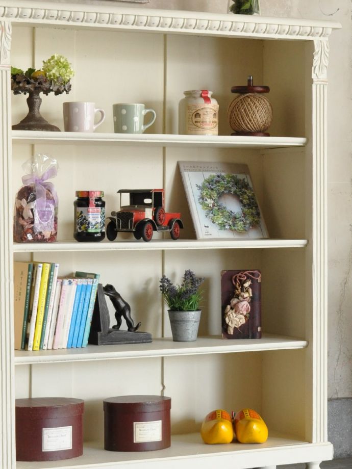 フランスのアンティーク家具、シャビーシックな雰囲気のオープン