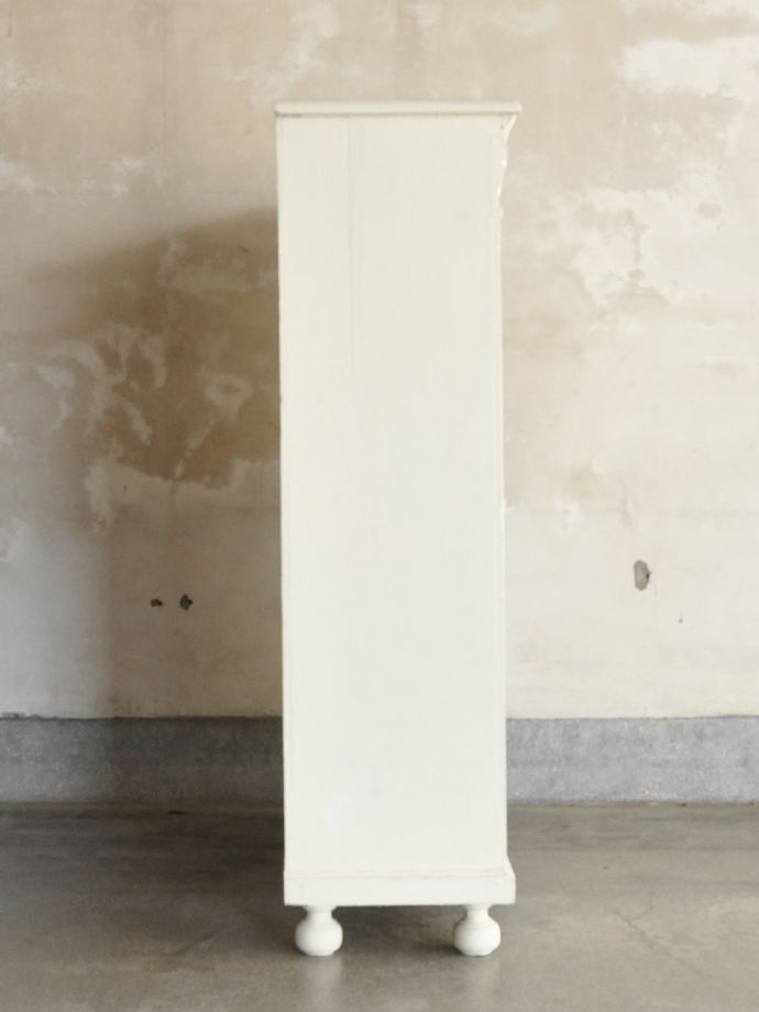 シェルフの横顔