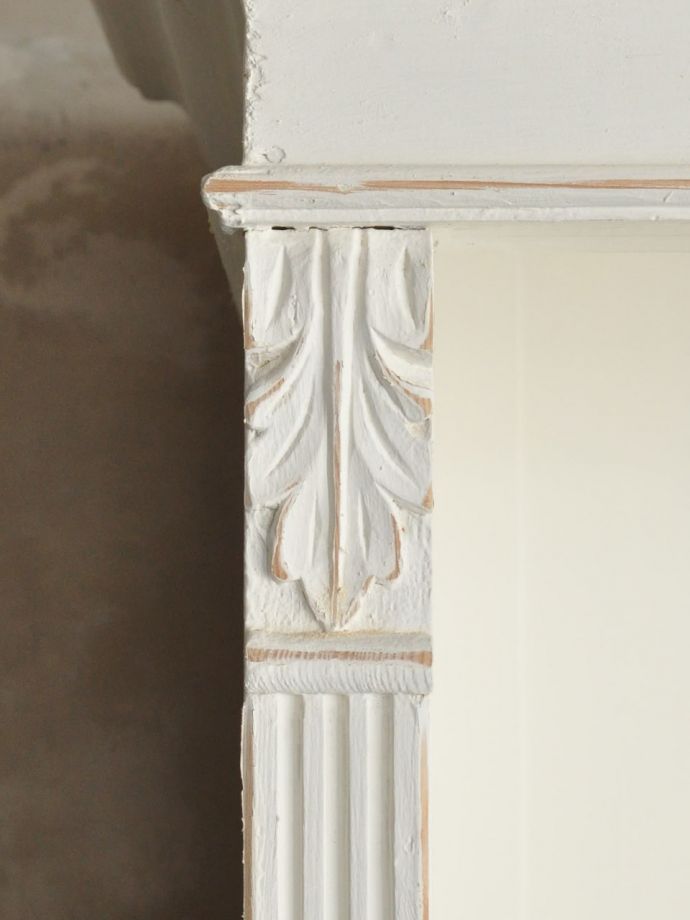 アンティーク家具らしい装飾