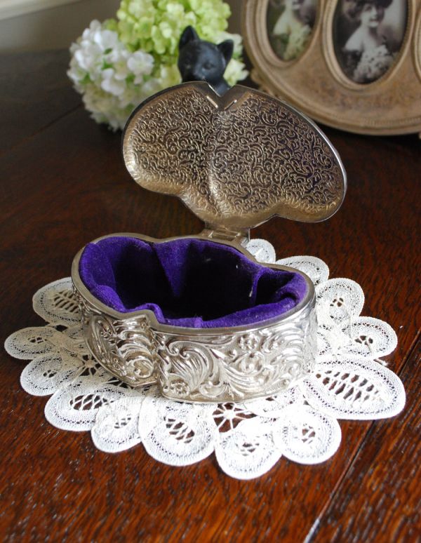 英国シルバープレート、銀のアンティークジュエリーボックス（小物入れ