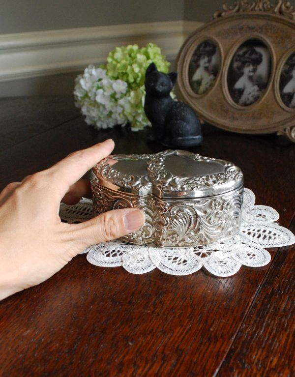 イギリス　シルバープレート　ジュエリーボックス　ヴィンテージ 英国シルバープレート、銀のアンティークジュエリーボックス（小物入れ