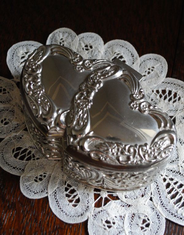 英国シルバープレート、銀のアンティークジュエリーボックス（小物入れ