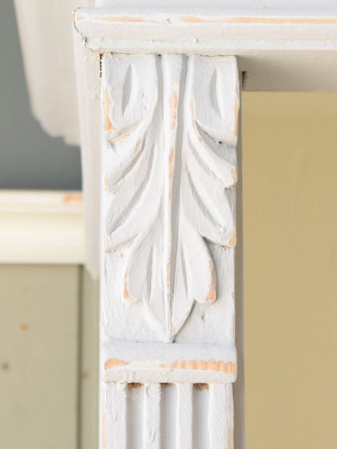 アンティーク家具らしい装飾