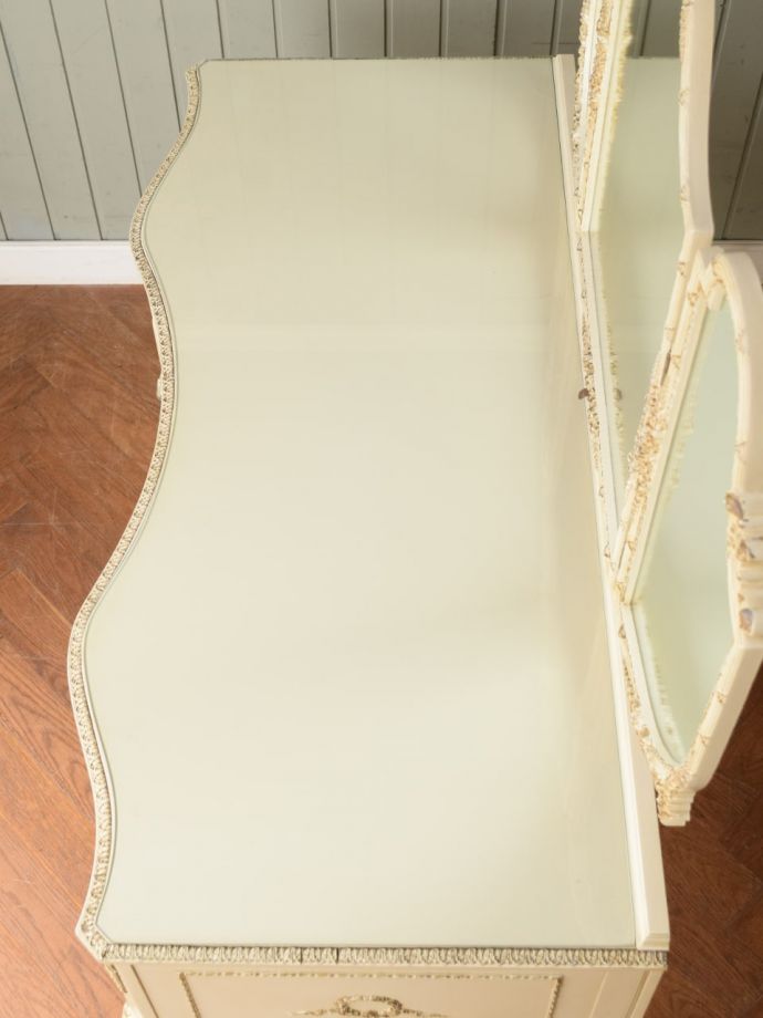 アンティークドレッサーの天板