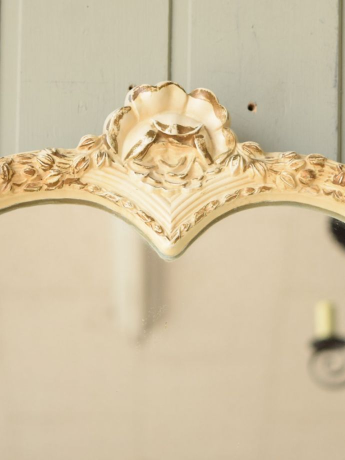 アンティーク家具らしい装飾