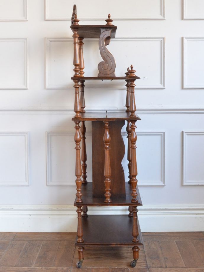 オープンシェルフの側面