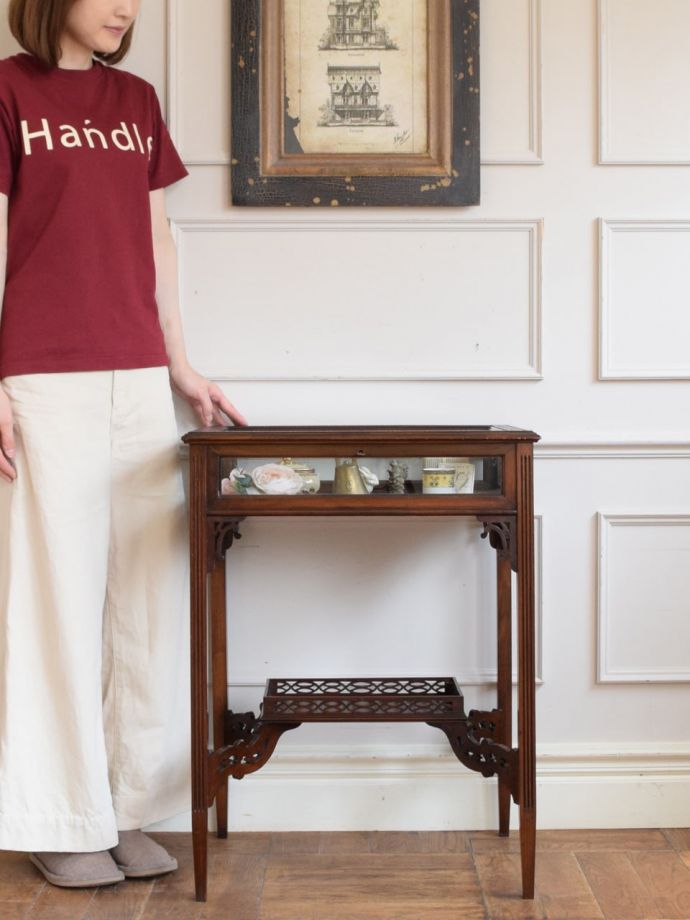 英国アンティークのショーケース