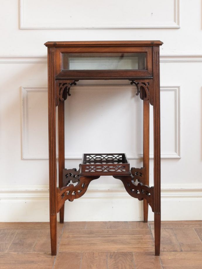 ショーケースの側面