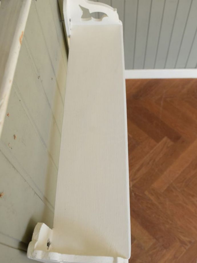 アンティークのウォールシェルフの天板