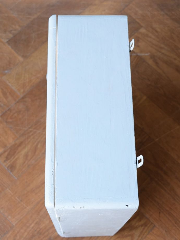 アンティークのウォールキャビネットの天板