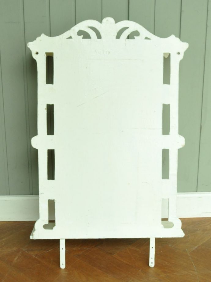 ウォールキャビネットの裏