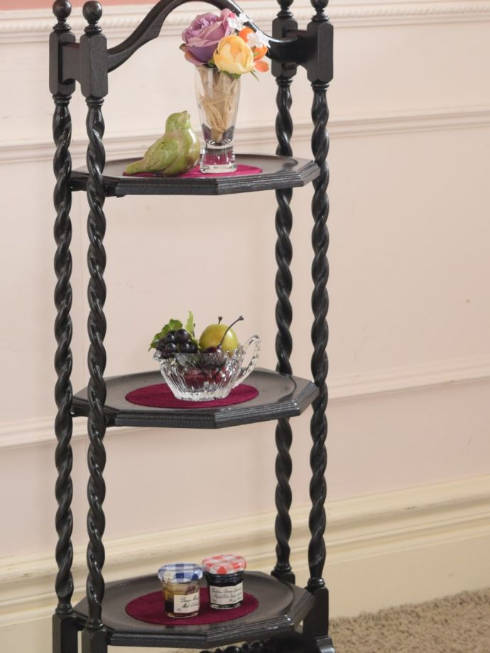 英国のアンティーク家具らしいデザイン