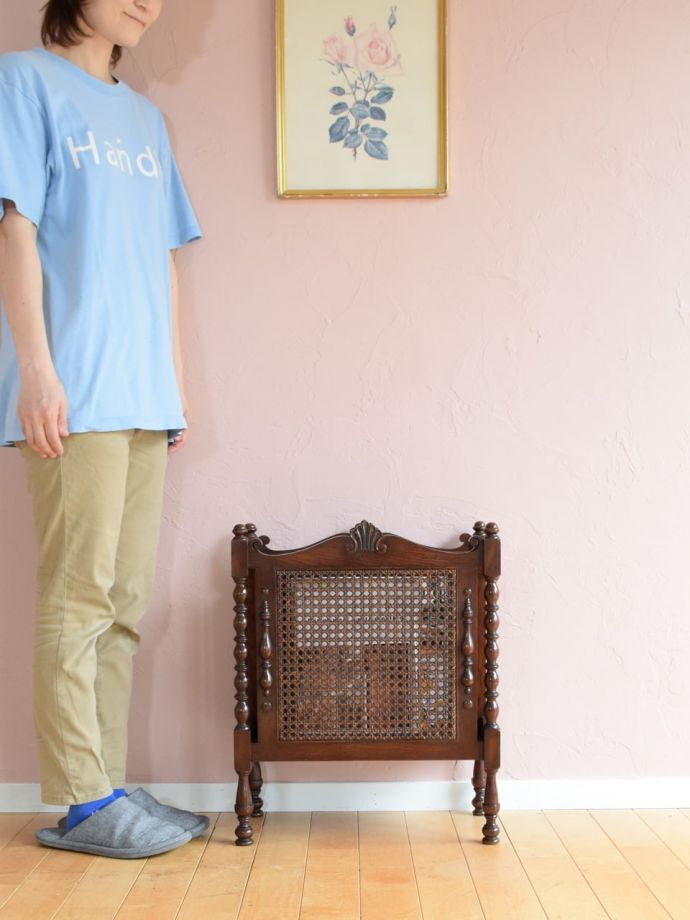 アンティークのおしゃれなマガジンラック