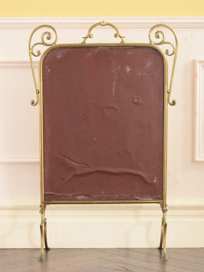 スクリーンの後ろ姿