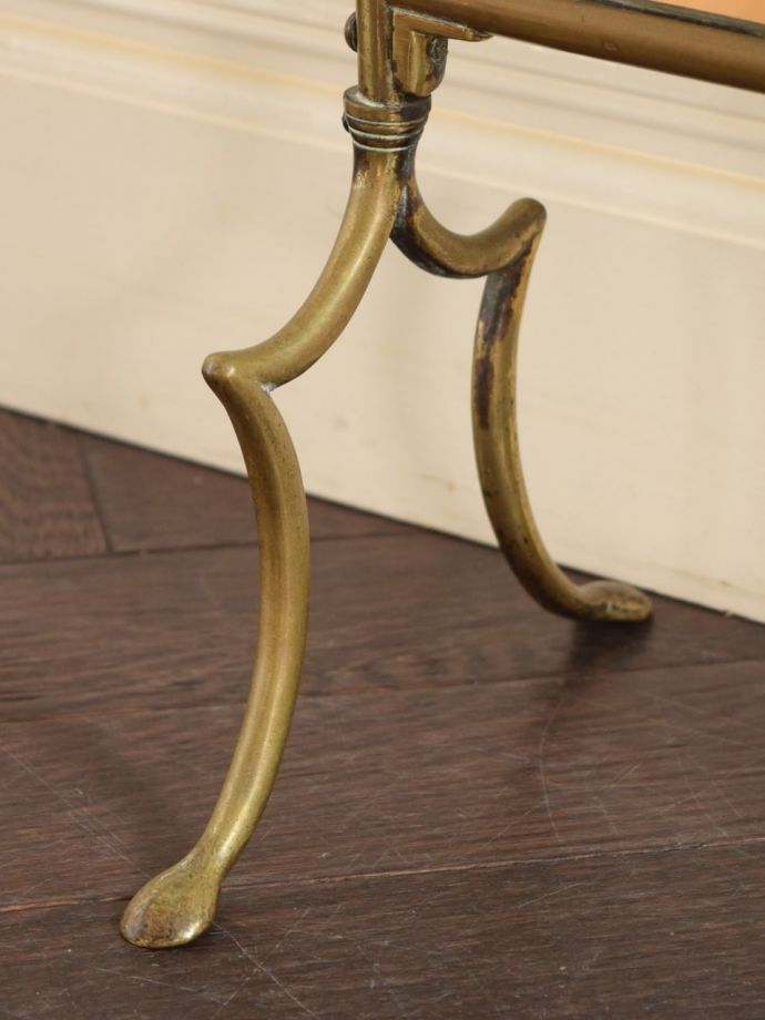 スクリーンの脚