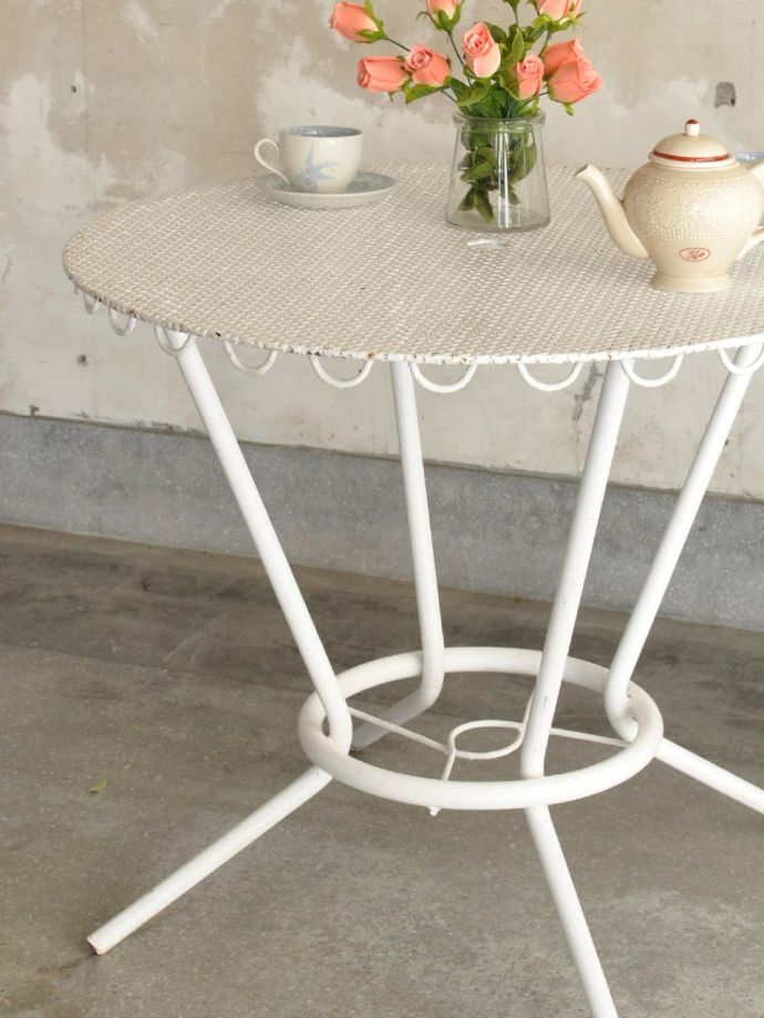 アイアンのガーデンテーブル