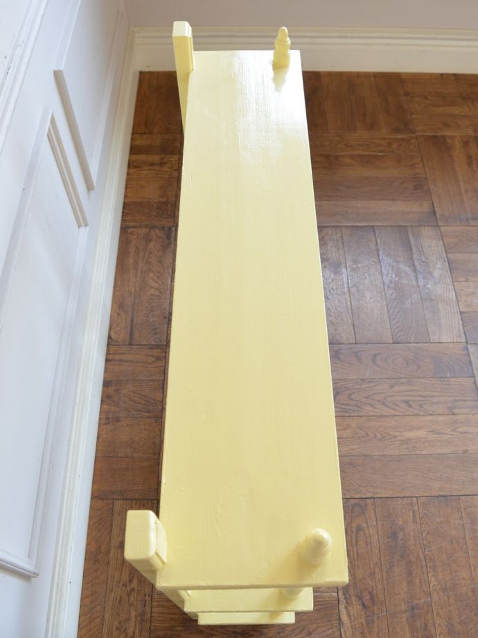 アンティークのシェルフの天板