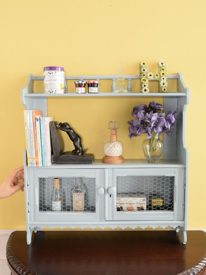 フランスのおしゃれなアンティークのキャビネット