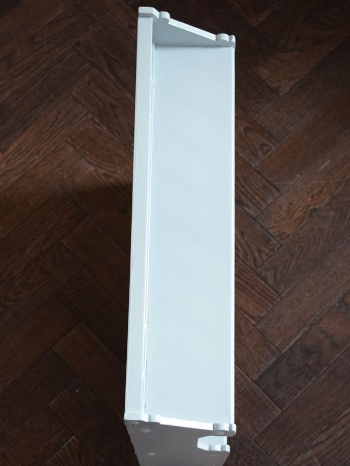 アンティークのウォールキャビネットの天板