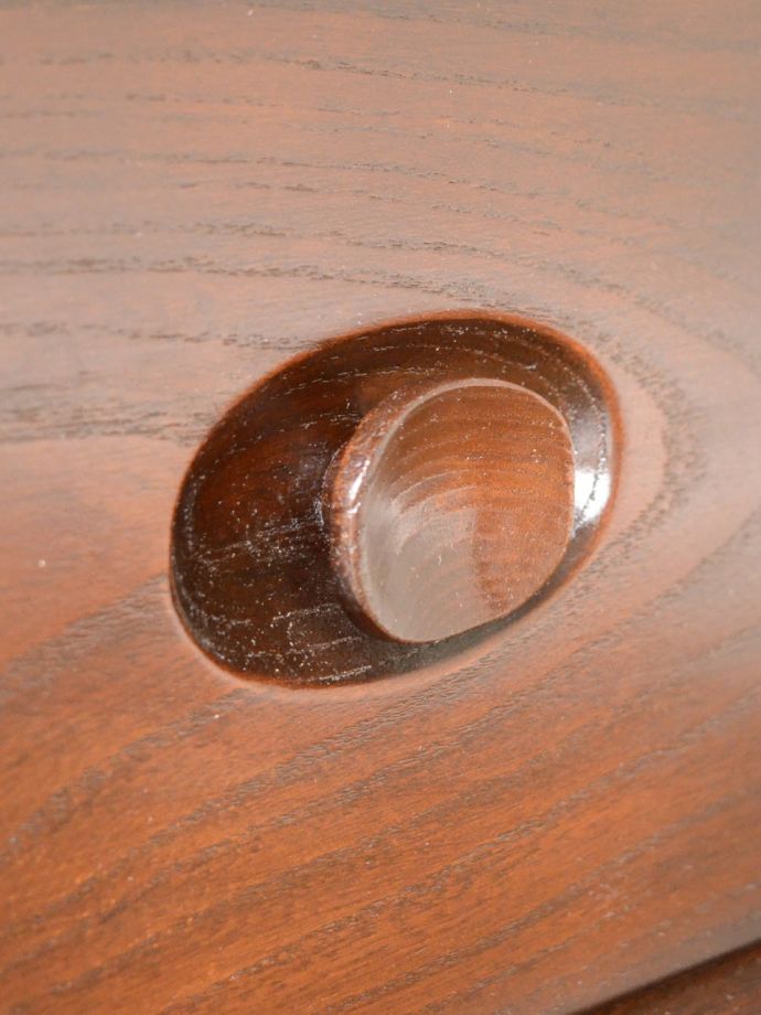 サイドボードの取っ手