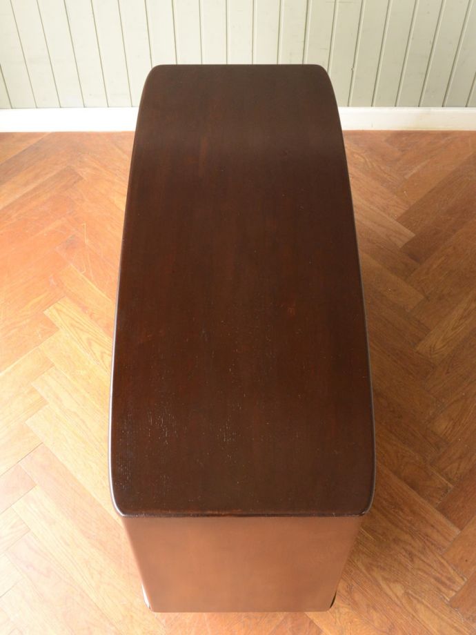 ビンテージキャビネットの天板