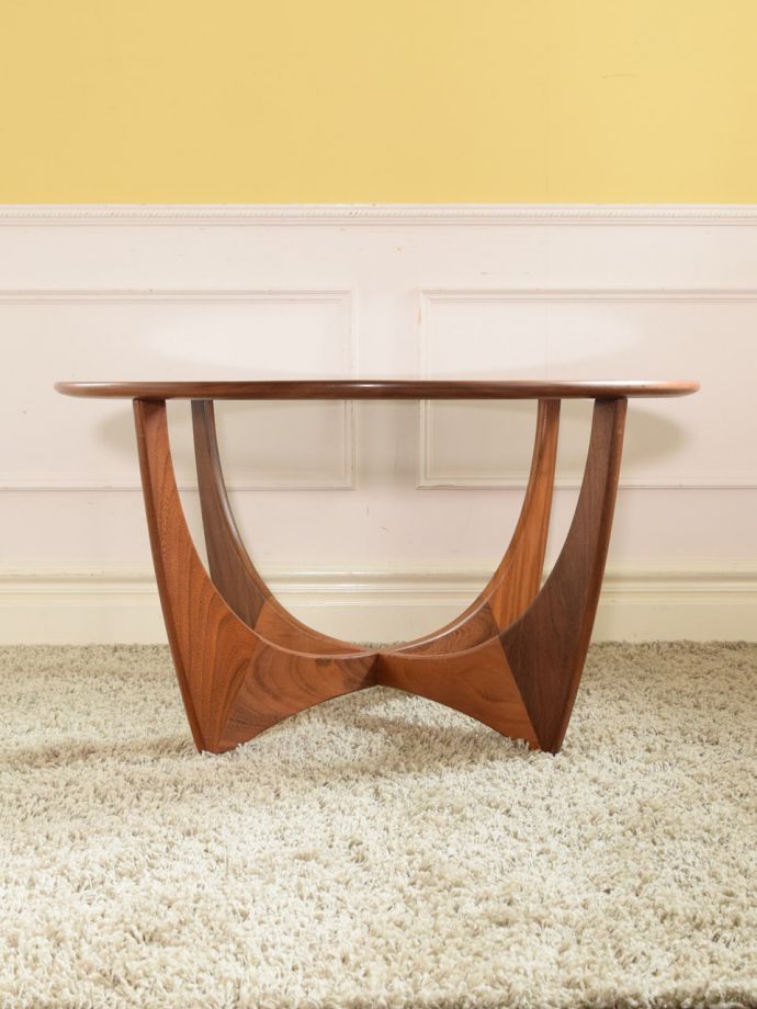 G-プランの家具の側面