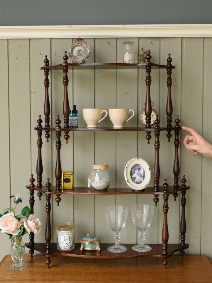 アンティークのウォールシェルフ