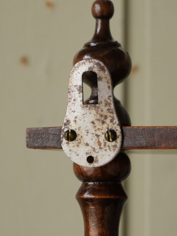 アンティークシェルフの金具