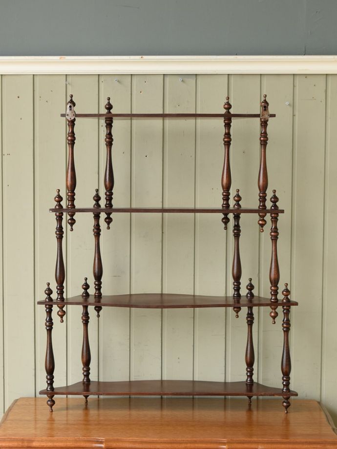 ウォールシェルフの裏