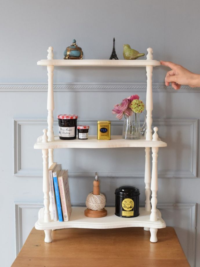 フランスのおしゃれなアンティークのシェルフ