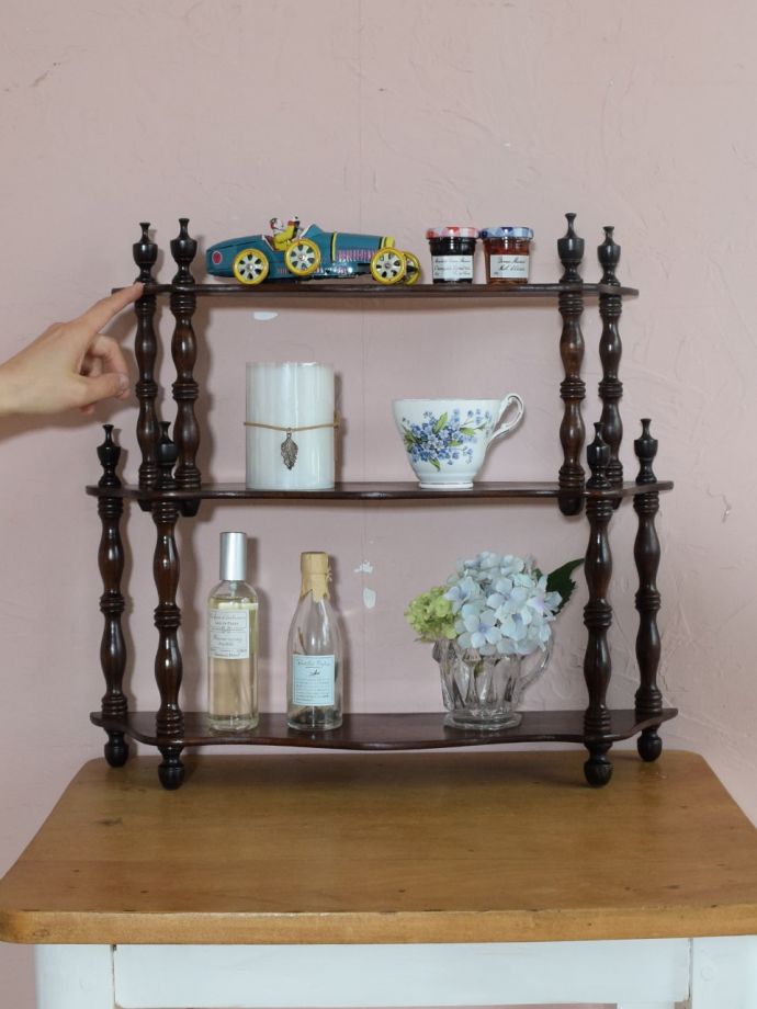 アンティークのシェルフ