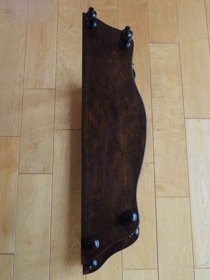 アンティークのシェルフの天板