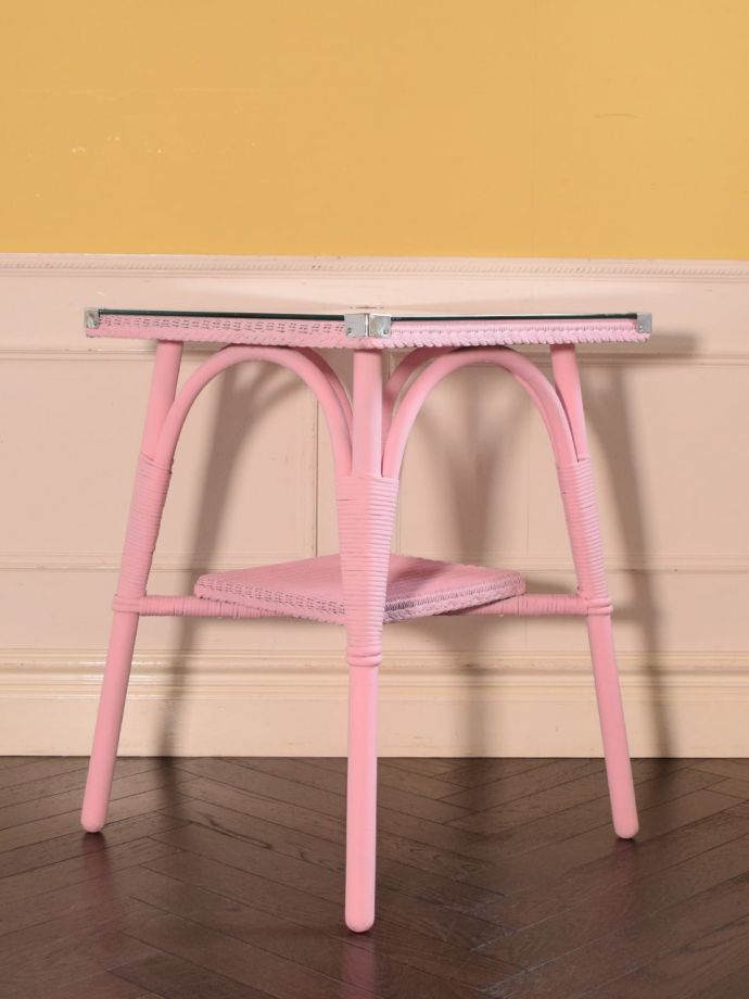 アンティークロイドルームテーブルの後ろ姿