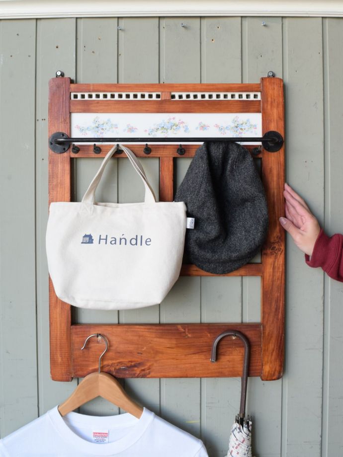 アンティークのフックボード