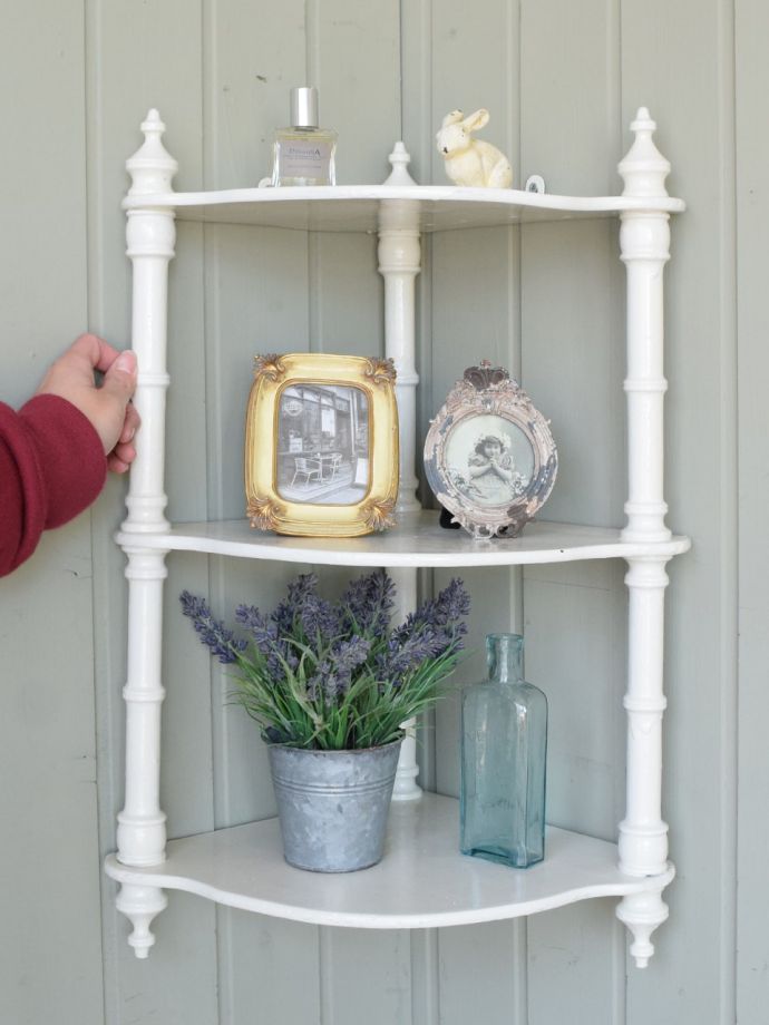 アンティークのウォールシェルフ