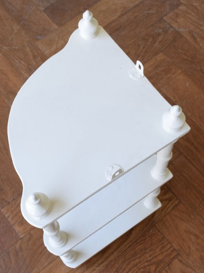 アンティークのウォールシェルフの天板