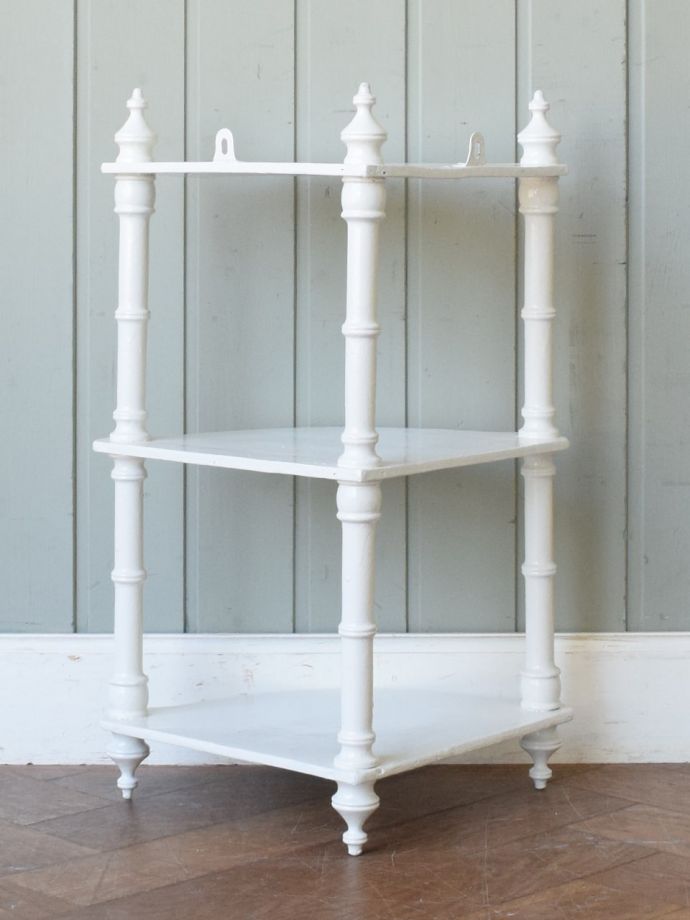 ウォールシェルフの裏